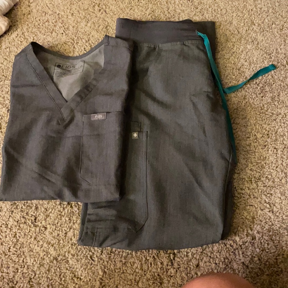 Figs grey scrub set